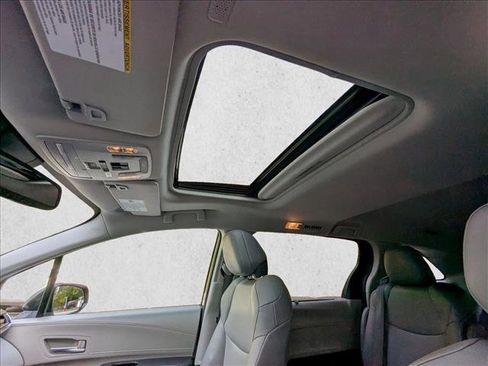 Used 2021 Toyota Sienna XLE image 14