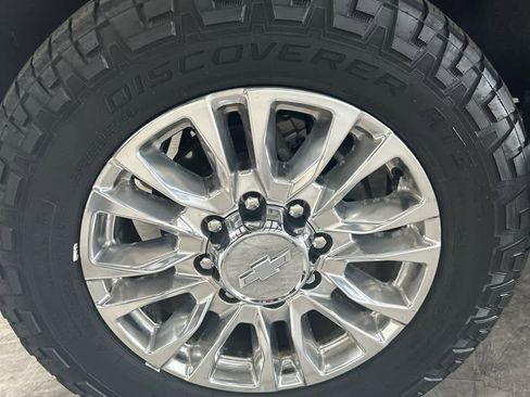 Used 2020 Chevrolet Silverado 2500 High Country w/ Technology Package image 12