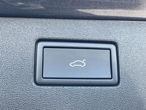 Certified 2026 Volkswagen Tiguan SE w/ Panoramic Sunroof Package FWD image 11