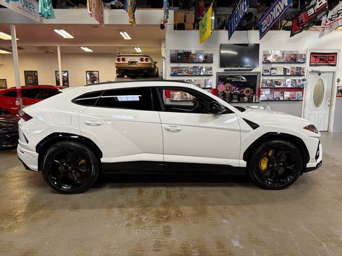 Used 2019 Lamborghini Urus image 4