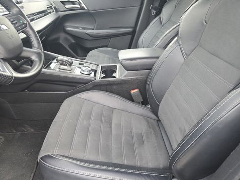 Used 2024 Mitsubishi Outlander SE image 11