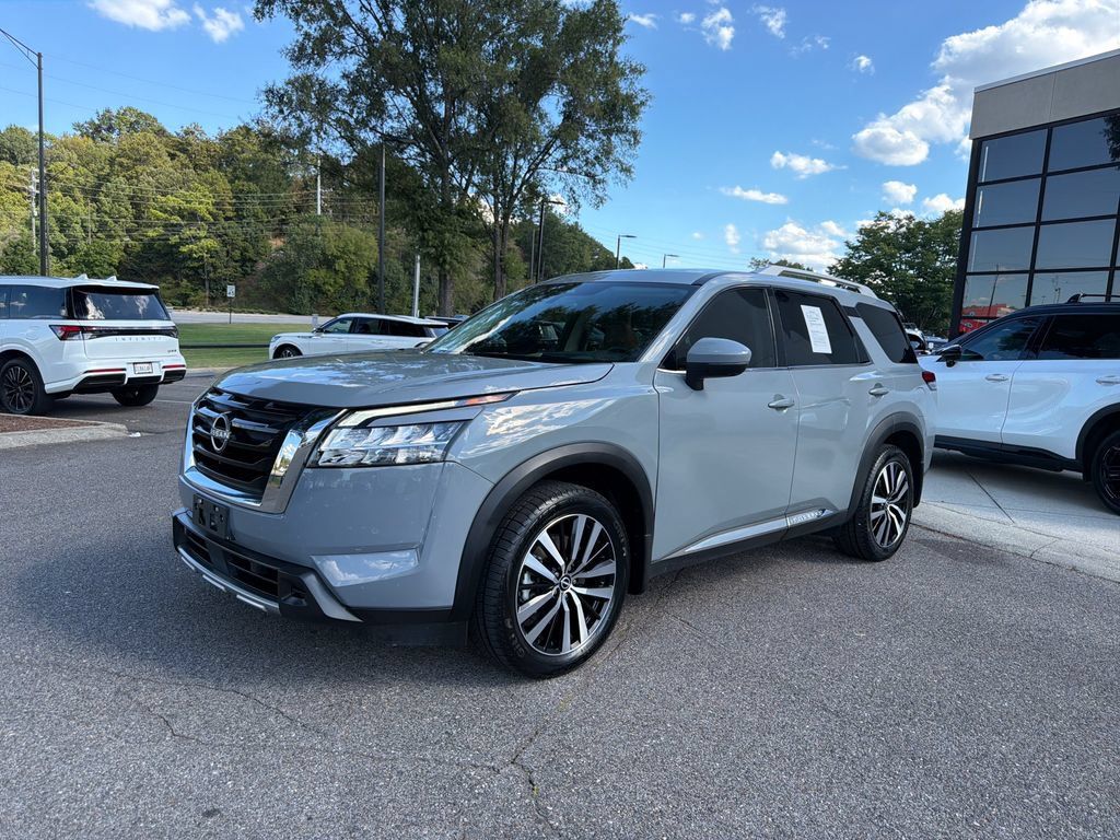 Used 2023 Nissan Pathfinder Platinum w/ Cargo Package AWD/4WD image 5