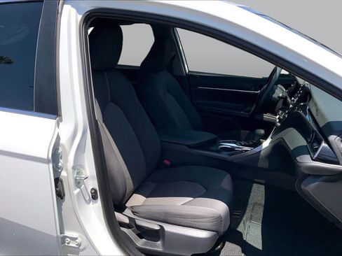 Used 2022 Toyota Camry LE w/ Carpet Mat Package (TMS) FWD image 8