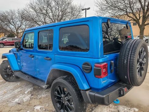 Used 2022 Jeep Wrangler Unlimited Sahara w/ Cold Weather Group AWD/4WD image 7