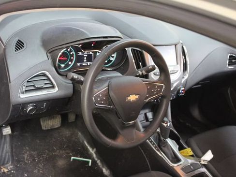Used 2018 Chevrolet Cruze LT w/ LT Convenience Package FWD image 14