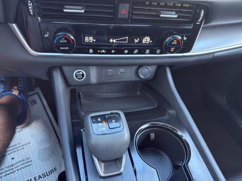 Used 2021 Nissan Rogue SV w/ Premium Package image 17