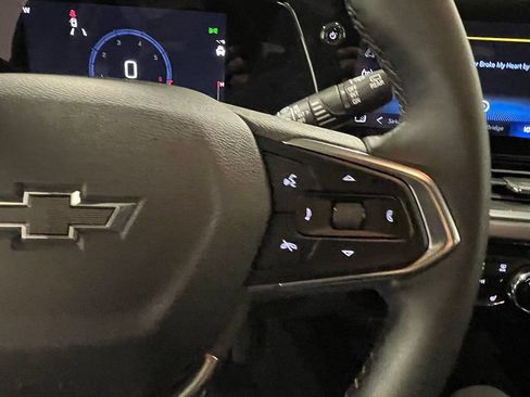 Used 2025 Chevrolet Trax ACTIV FWD image 38