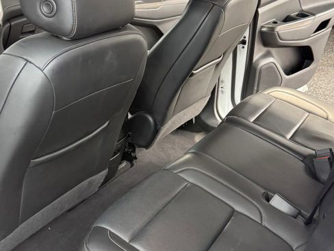 Used 2023 GMC Acadia SLT AWD/4WD image 19