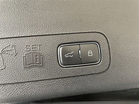 Used 2023 Lincoln Aviator AWD image 33