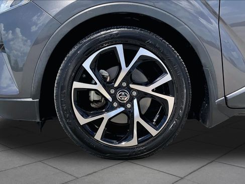 Used 2019 Toyota C-HR Limited FWD image 11