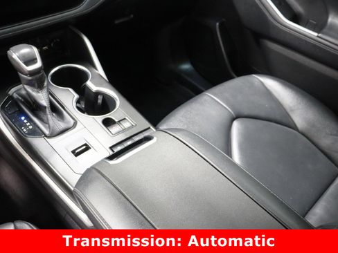 Used 2020 Toyota Highlander XLE image 17