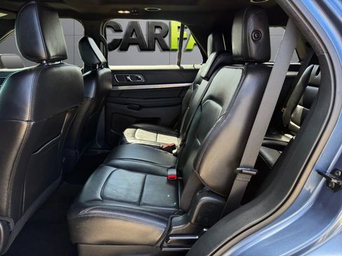 Used 2018 Ford Explorer XLT w/ Equipment Group 202A AWD/4WD image 18