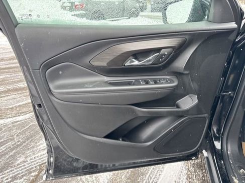 Used 2023 GMC Terrain SLE image 8