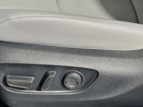 Used 2026 Toyota Sienna XLE FWD image 15