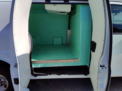 Used 2016 GMC Savana 2500 image 21