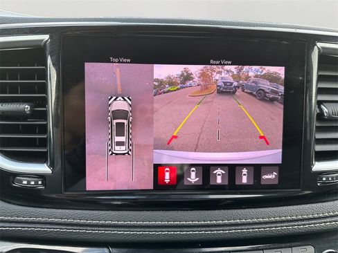 Used 2022 Chrysler Pacifica Limited w/ Uconnect Theater Family Group image 26