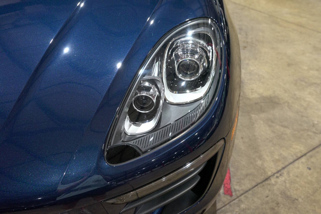 Used 2018 Porsche Macan AWD/4WD image 37