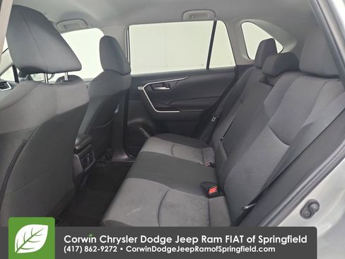 Used 2025 Toyota RAV4 XLE AWD/4WD image 30