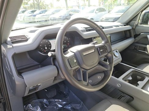 Used 2024 Land Rover Defender 110 X-Dynamic SE image 6