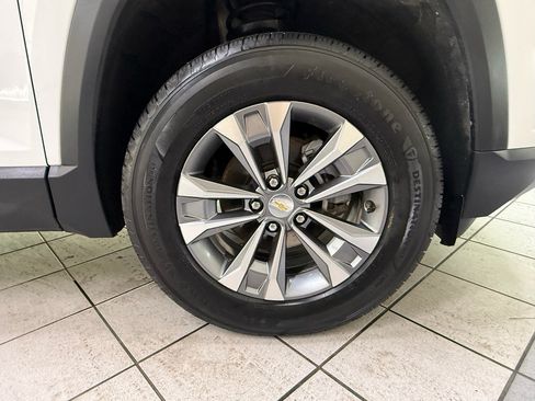 Used 2025 Chevrolet Equinox LT FWD image 16