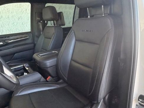 Used 2023 GMC Yukon XL Denali RWD image 2