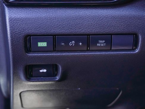 Used 2024 Nissan Sentra SR w/ SR Premium Package image 18