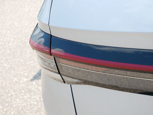 Used 2025 Volkswagen Taos SE w/ Panoramic Sunroof Package AWD/4WD image 17