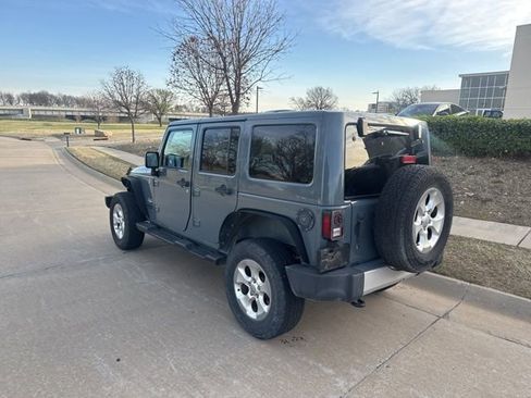 Used 2015 Jeep Wrangler Unlimited Sahara w/ Connectivity Group image 8
