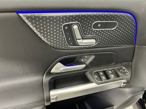 New 2025 Mercedes-Benz GLB 250 image 19