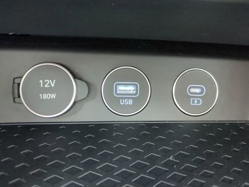 Used 2025 Genesis G70 2.5T image 20