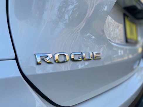 Used 2020 Nissan Rogue S image 15