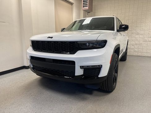 New 2025 Jeep Grand Cherokee L Limited w/ Black Appearance Package image 11