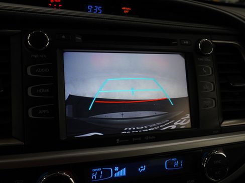 Used 2017 Toyota Highlander Plus image 23