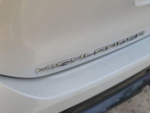 Used 2023 Toyota Highlander Limited image 6