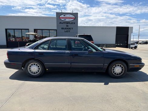 Used 1998 Oldsmobile 88 Royale LS FWD image 1
