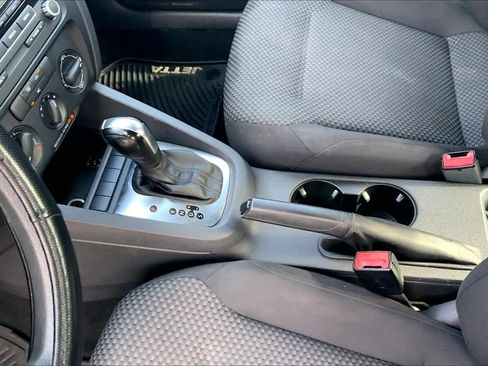 Used 2011 Volkswagen Jetta Sedan FWD image 16