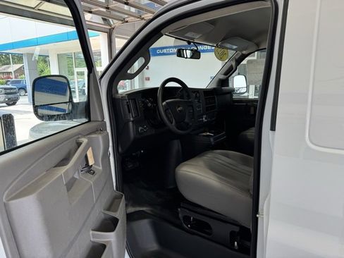 Used 2025 Chevrolet Express 2500 w/ Driver Convenience Package image 6