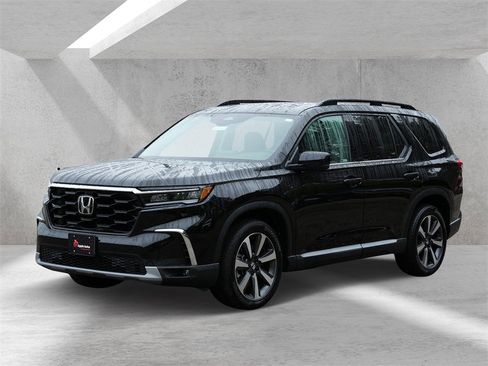 Used 2024 Honda Pilot Touring image 6