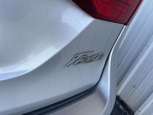 Used 2015 Ford Fiesta SE image 9