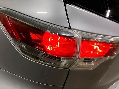 Used 2016 Toyota Highlander Plus AWD/4WD image 29