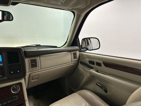 Used 2005 Cadillac Escalade AWD image 41