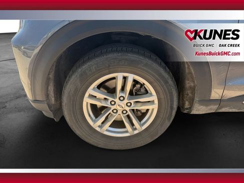 Used 2023 Ford Explorer XLT w/ Equipment Group 202A AWD/4WD image 12