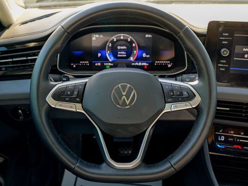 Used 2025 Volkswagen Jetta SE w/ Sunroof Package FWD image 43