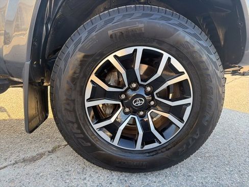 Used 2022 Toyota Tacoma TRD Sport image 16