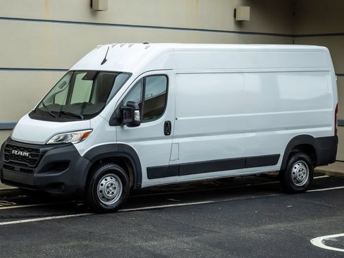 Used 2023 RAM ProMaster 2500 FWD image 3