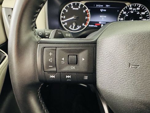 Used 2025 Nissan Rogue SV FWD image 16