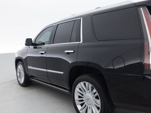 Used 2017 Cadillac Escalade Platinum AWD/4WD image 12