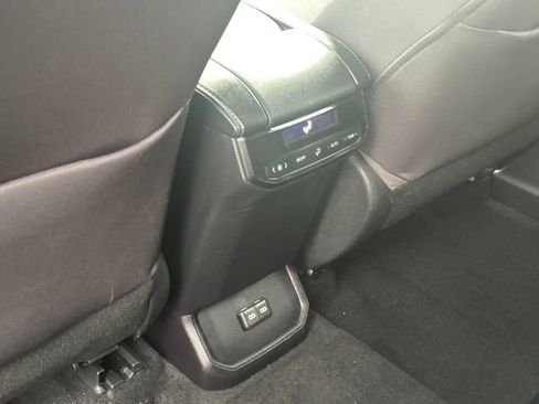 Used 2022 Toyota Highlander LE image 38