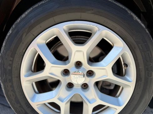 Used 2015 Jeep Renegade Latitude image 28