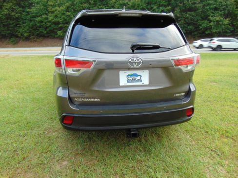 Used 2016 Toyota Highlander Limited w/ Driver Technology Package FWD image 22